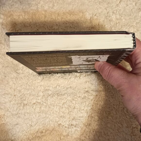 EUC ~"Diper Överlöde" Book #17 of the Diary of a Wimpy Kid Series Hardcover Book - Picture 7 of 7